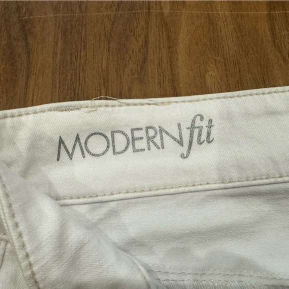 Ann Taylor Modern Fit White Jeans 4P - Picture 4 of 4